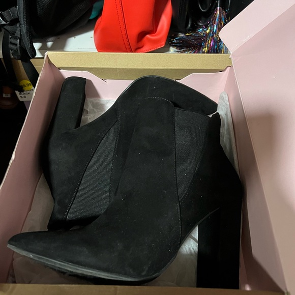 Black point booties - Picture 3 of 3